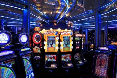 Bandar Poker hand rankings and betting interface